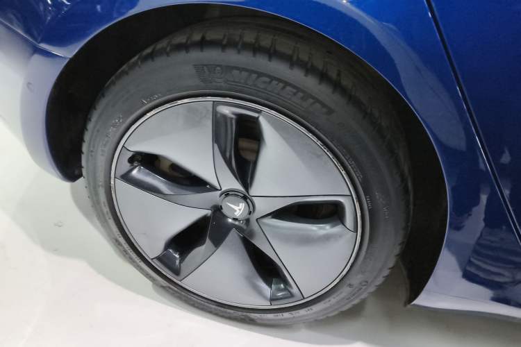 Used Tesla Model 3 2019 Long-Range Rear-Wheel-Drive Version
