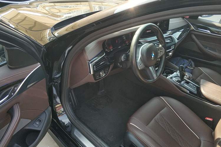 Used BMW 5 Series 2022 Second Facelift 525Li M Sport Package