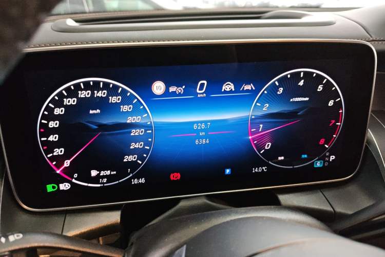 Used Mercedes-Benz GLC 2025 GLC 300 L 4MATIC Luxury Model 5 Seats
