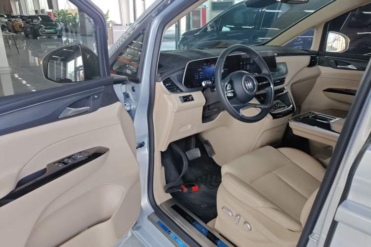 Used Buick GL8 New Energy 2025 Lu Shang Luxury Edition 7-Seater
