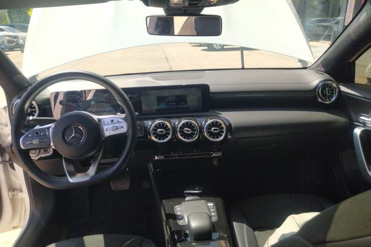 Used Mercedes-Benz A-Class 2020 Restyled A 200 L Sport Sedan Fashion Version
