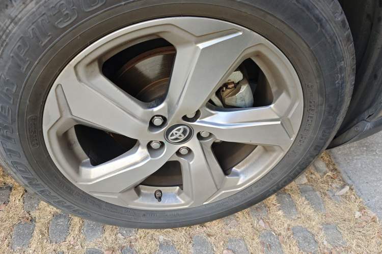 Used Toyota RAV4 2021 2.0L CVT Two-Wheel Drive Fashion Edition
