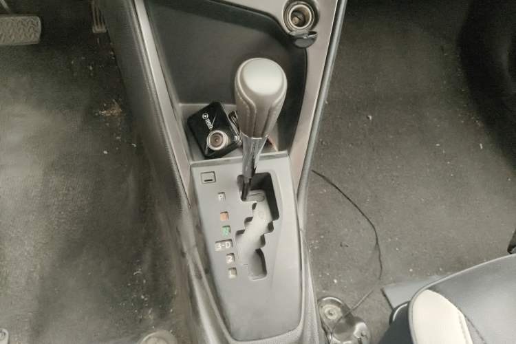 Used Toyota YARiS L 2015 1.5E Automatic Charm Edition
