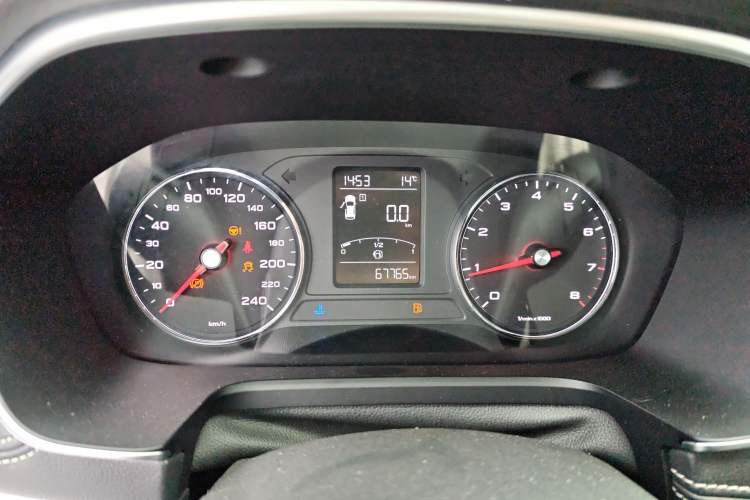 Used Roewe RX5 2018 20T Two-Wheel Drive Manual Internet Smart Edition
