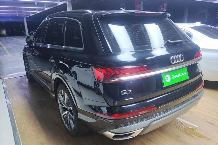 Used Audi Q7 2022 55 TFSI quattro S line Sport model
