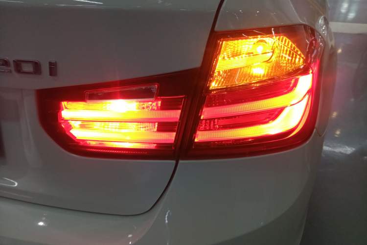 Used BMW 3 Series 2014 320i Sport Design Package
