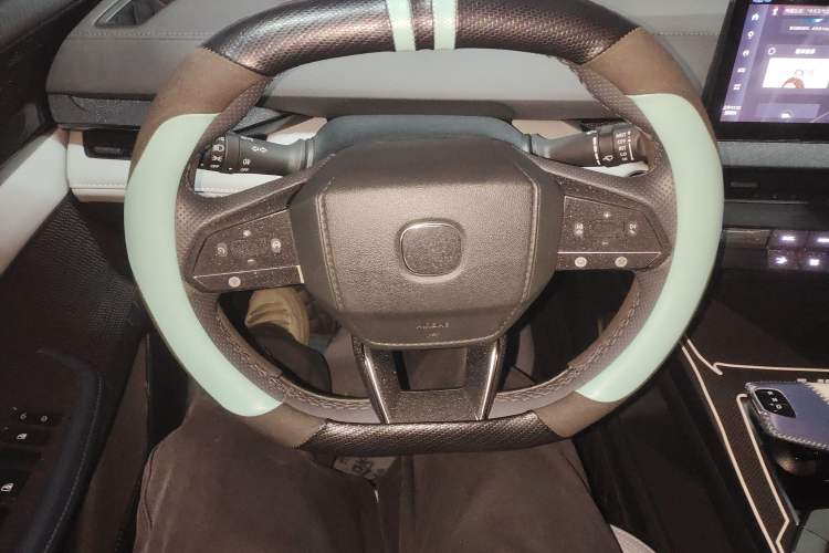 Used Changan UNI-V iDD 2023 ZhiDian iDD 1.5T 113km Smart & Fun Version
