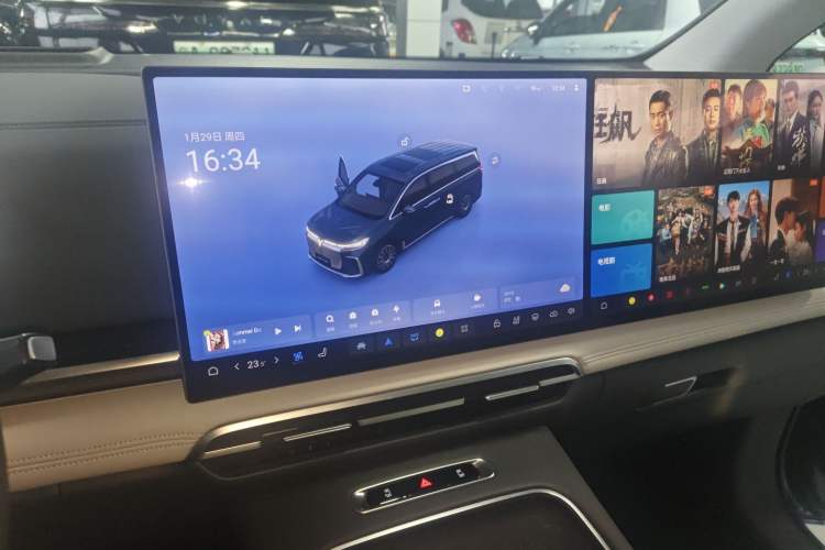 Used VOYAH Dream 2025 EV Four-Wheel Drive Flagship Kunpeng Edition