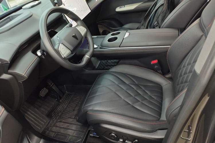 Used  S07 2023 200Max Range-Extended Version
