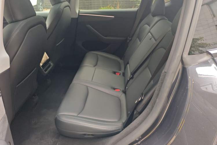 Used Tesla Model Y 2025 Long-Range All-Wheel-Drive Version