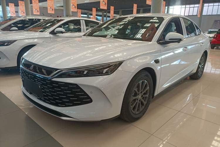 Used BYD Qin L 2025 DM-i Smart Drive 80KM Leading Model
