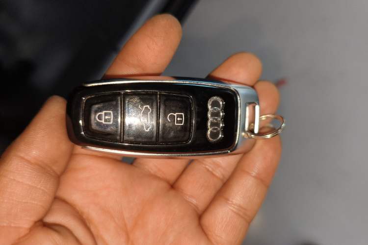 Used Audi Q7 2021 45 TFSI quattro S line Sport model
