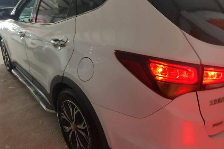 Used Hyundai Santa Fe 2017 2.0T Automatic Two-Wheel Drive Smart Version 7 Seats
