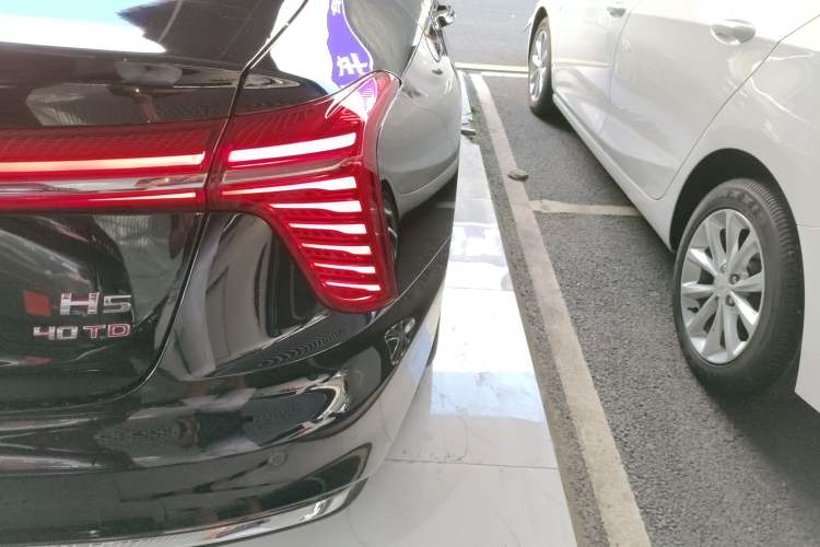 Used Hongqi H5 2024 2.0T Automatic Smart Connect Flagship Edition
