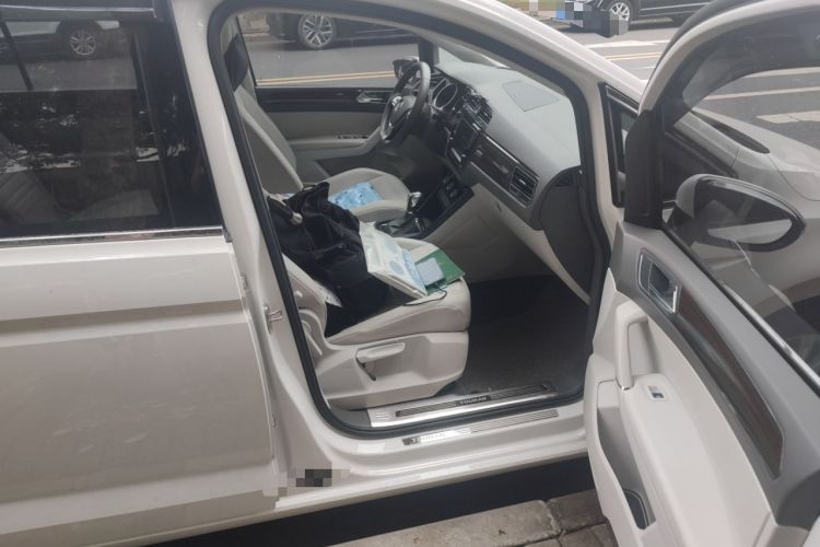 Used Volkswagen Touran 2018 Volkswagen Touran L 280TSI DSG Comfort Edition 7-seater
