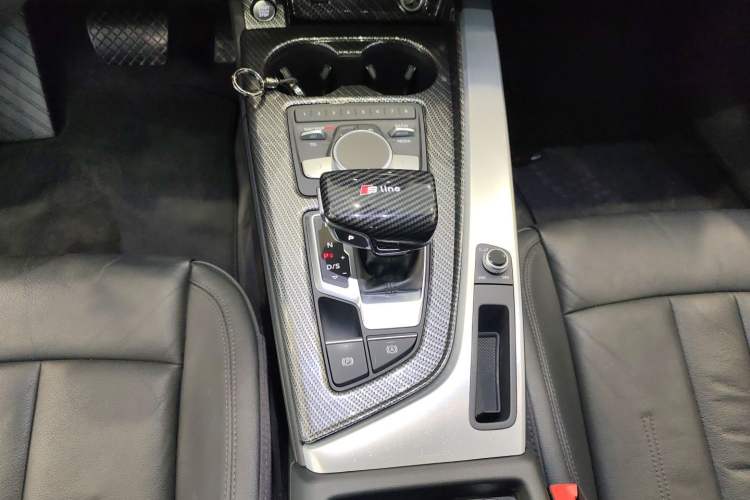 Used Audi A4L 2018 30th Anniversary Edition 40 TFSI Fashion Model
