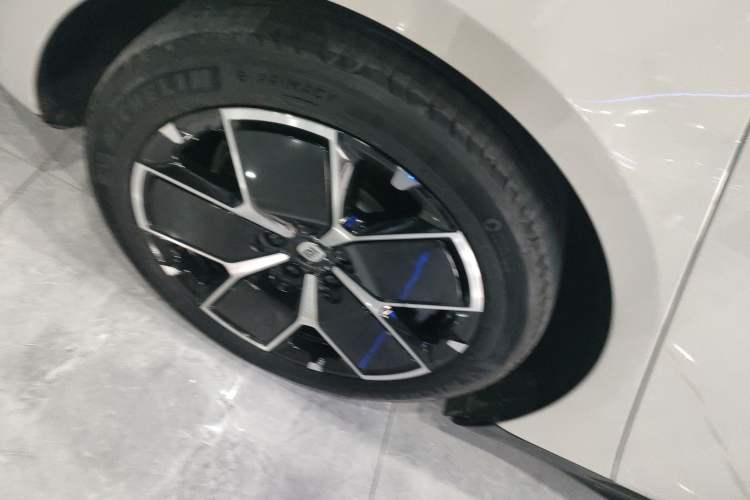 Used  SU7 2024 Rear-Drive Ultra-Long Range Advanced Pro-Level Intelligent Driving Version
