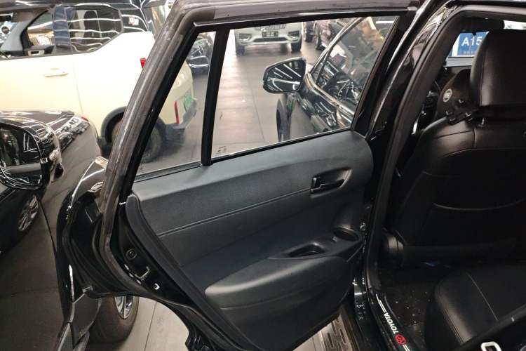 Used Toyota FRONTLANDER 2023 2.0L CVT Leading Edition
