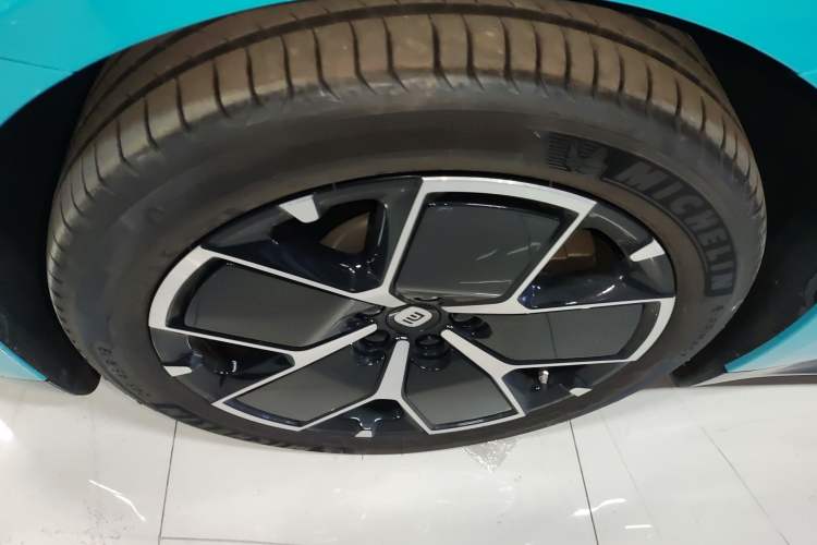 Used  SU7 2024 Rear-Drive Long-Range Intelligent Driving Version
