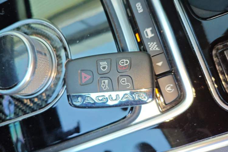 Used Jaguar XF 2016 XF 2.0T Two-Wheel-Drive Luxury Edition
