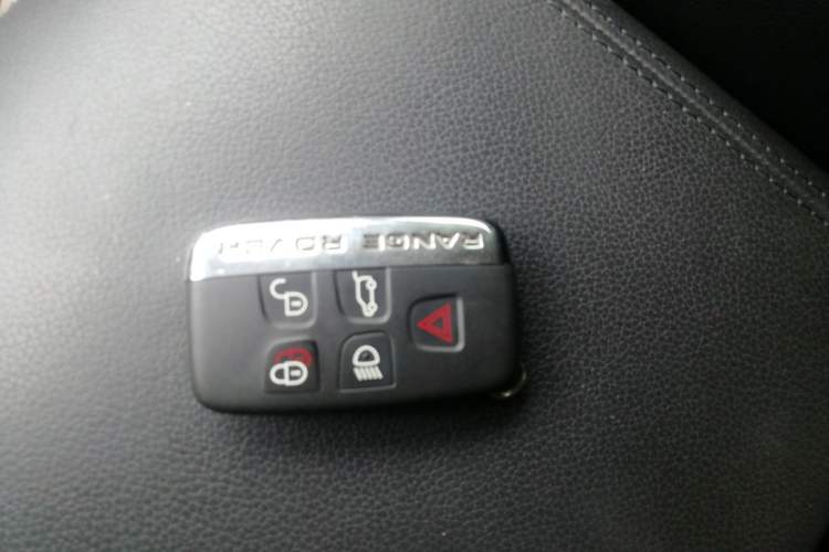 Used Land Rover Range Rover Evoque 2018 240 PS SE Smart Brilliance Edition
