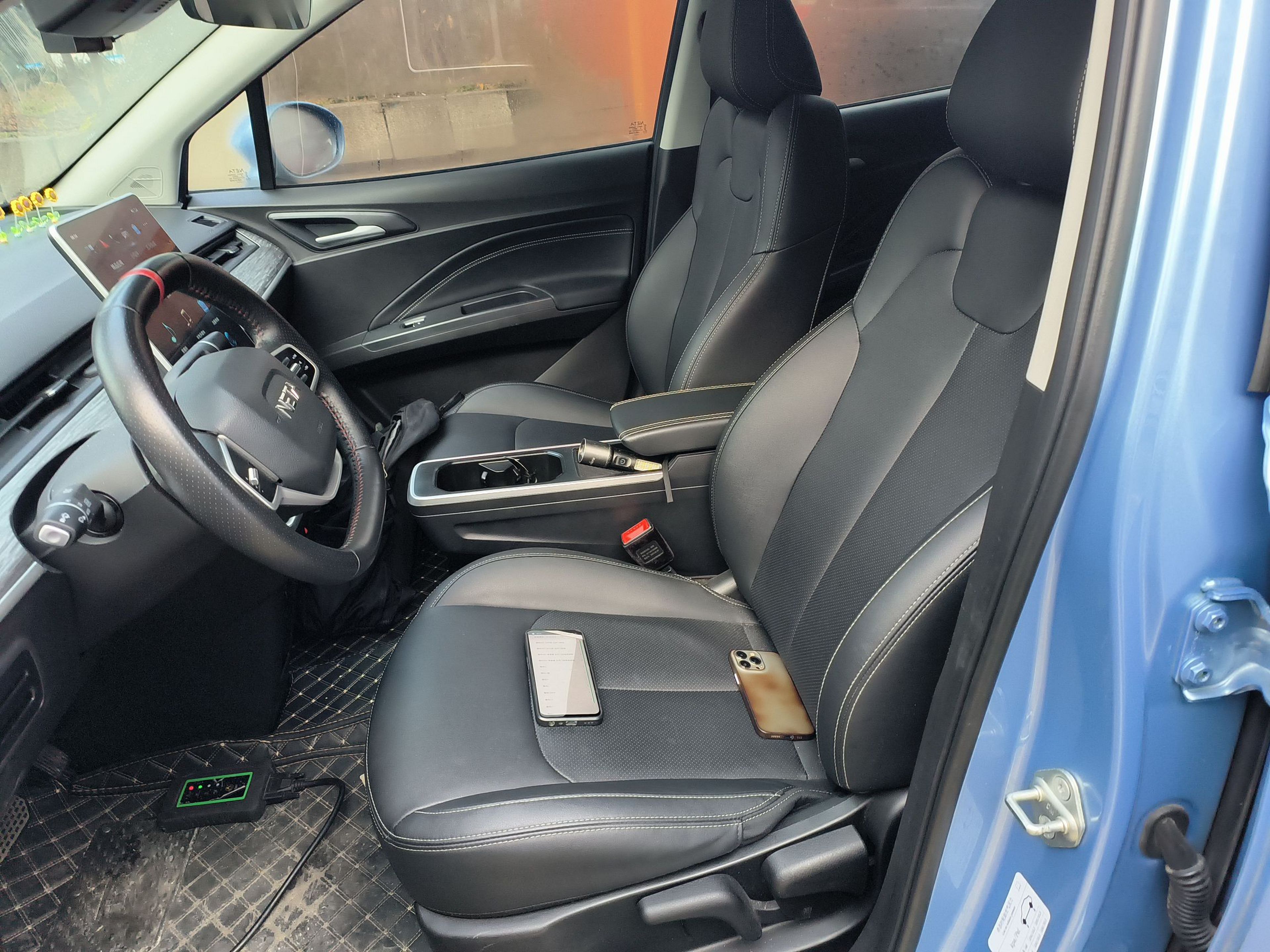 Переднее сиденье в автомобиле