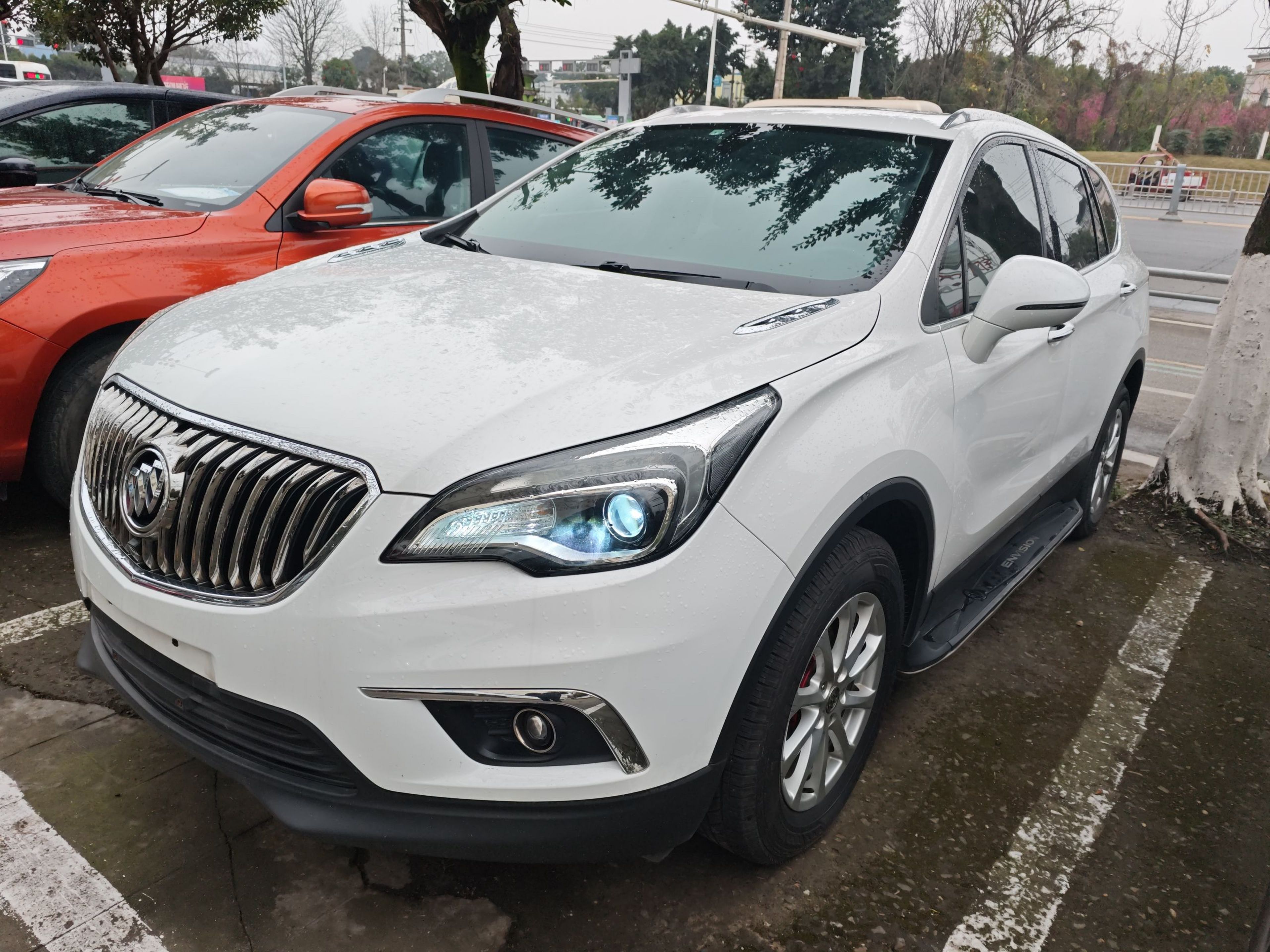 Под передней частью автомобиля