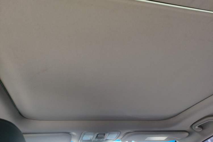 Used Kia Carens 2013 2.0L 7-Seater Automatic Luxury Version China IV Standard