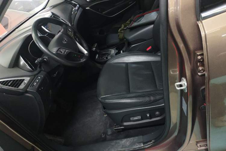 Used Hyundai Santa Fe 2013 2.4L Automatic Two-Wheel Drive Smart Version
