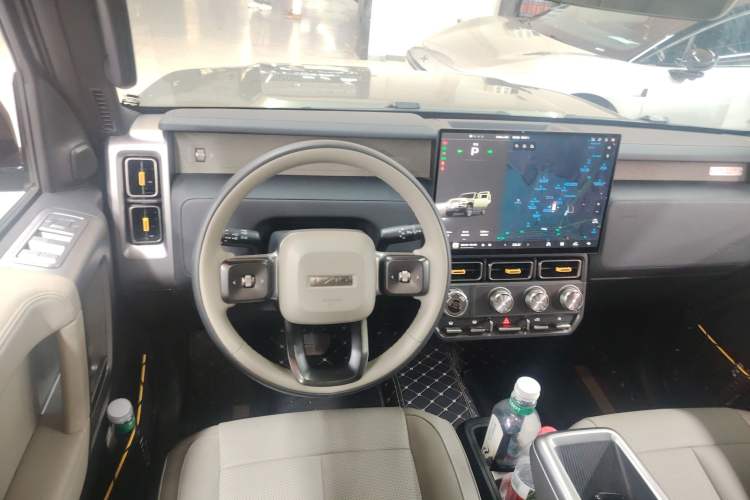 Used  V23 2025 501 Four-Wheel Drive Intelligent Driving Version
