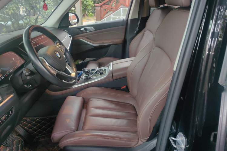 Used BMW X7 2019 xDrive40i Luxury Package with Leading Features
