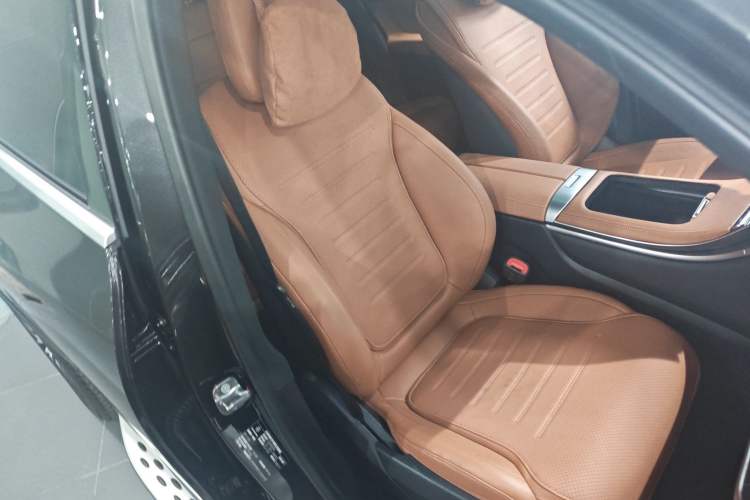 Used Mercedes-Benz GLC 2023 GLC 300 L 4MATIC Luxury Model 5 Seats