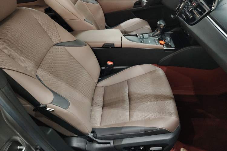 Used Lexus ES 2022 300h Excellence Edition