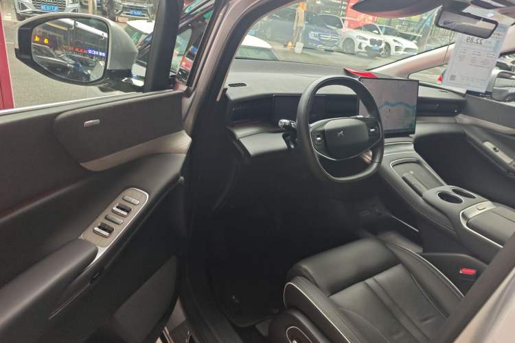 Used XPeng X9 2024 702 Ultra-Long Range Pro
