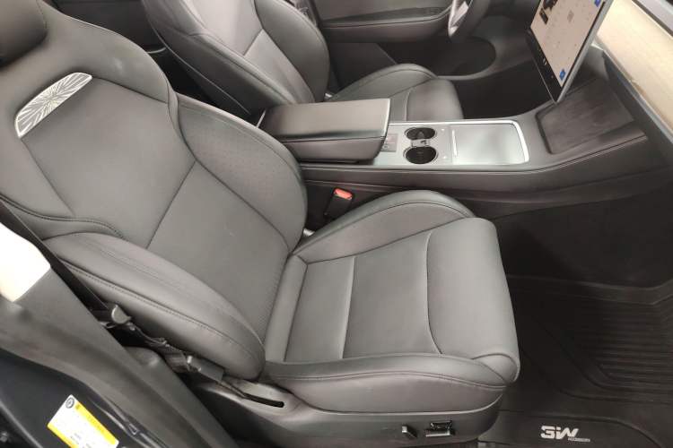 Used Tesla Model Y 2022 Long-Range All-Wheel-Drive Version