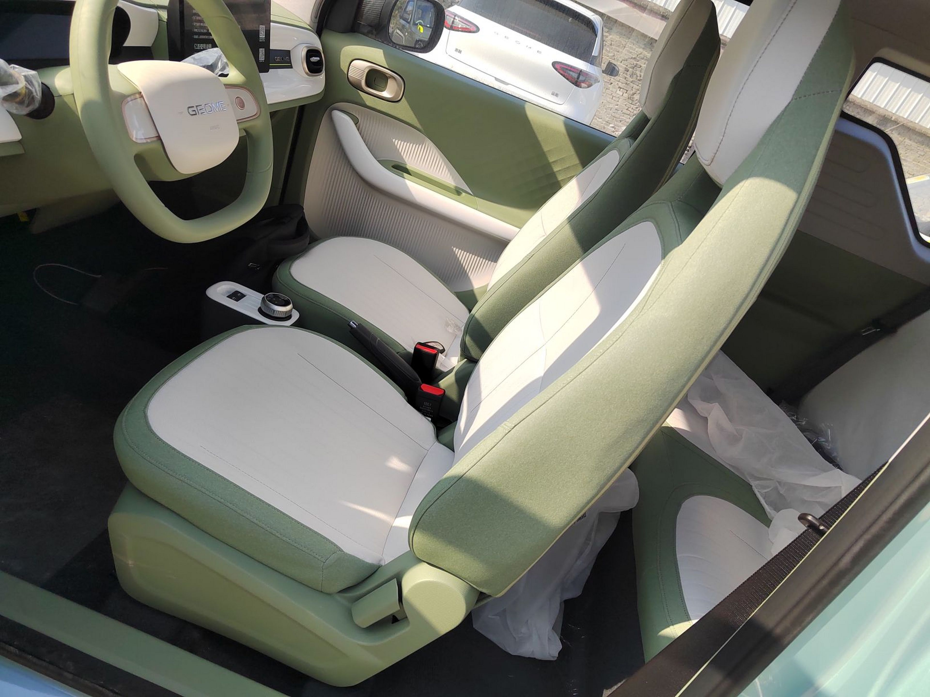 Переднее сиденье в автомобиле