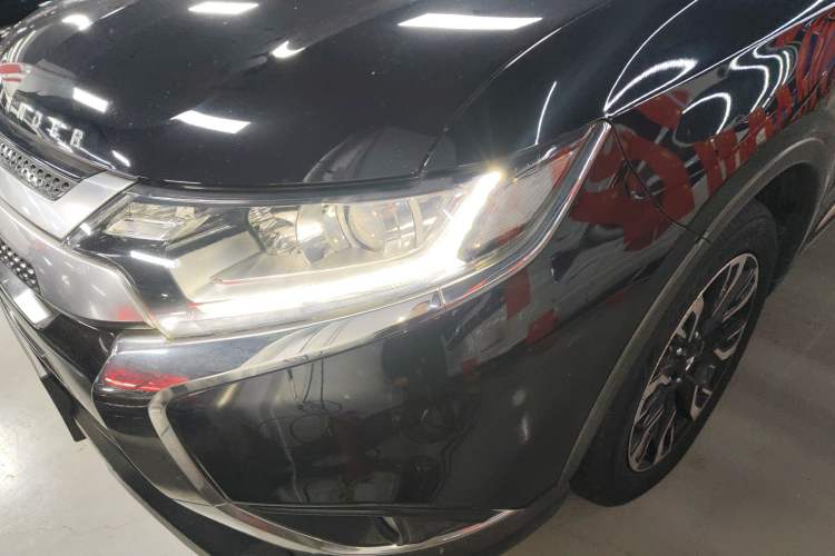Used Mitsubishi Outlander 2019 2.0L Two-Wheel Drive Comfort Edition 5 Seats China VI Standard
