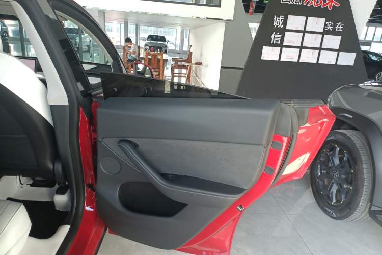 Used Tesla Model Y 2022 Long-Range All-Wheel-Drive Version
