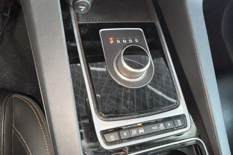 Used Jaguar F-PACE 2018 2.0T Two-Wheel Drive Urban Deluxe Edition
