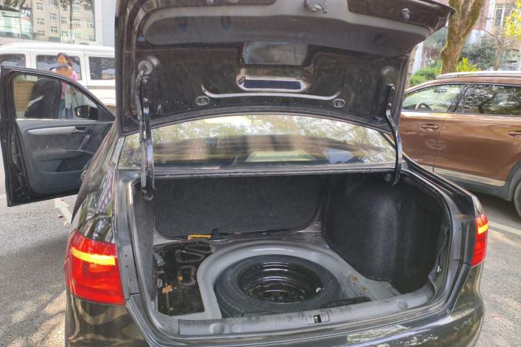 Used Volkswagen Lavida 2015 1.6L Automatic Fashion Edition