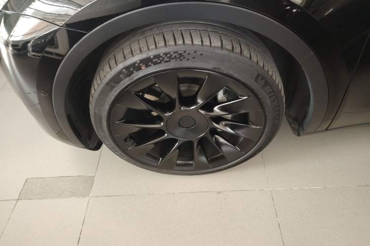 Used Tesla Model Y 2021 Long-Range All-Wheel-Drive Version