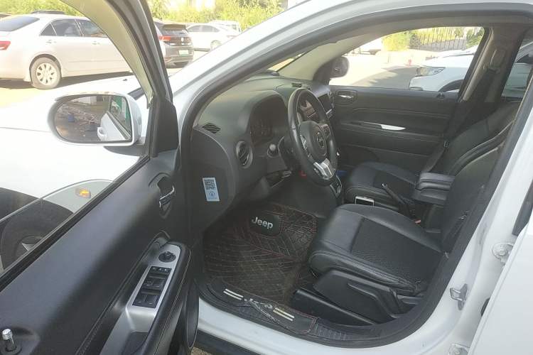 Used  Compass 2014 Revised Version 2.4L Four-Wheel Drive Comfort Edition
