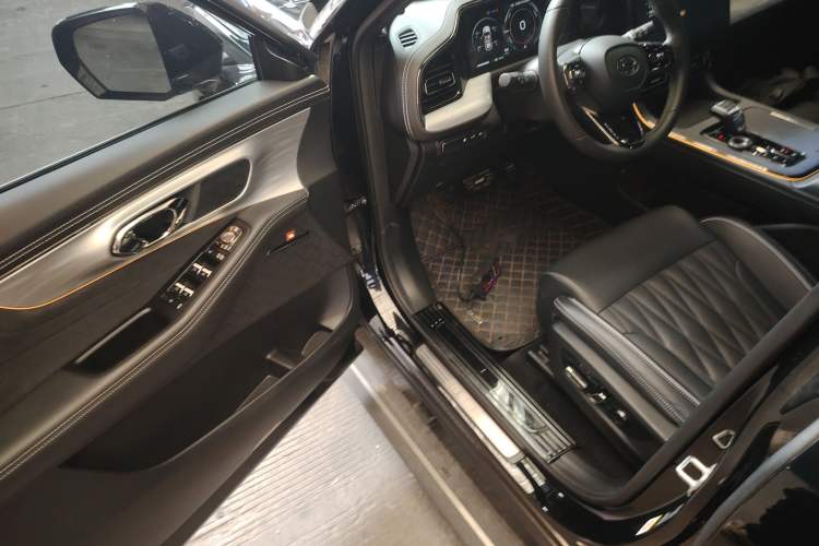 Used GAC Trumpchi GS8 2022 Dual-Engine Series 2.0TM Two-Wheel Drive Prestige Edition (7 Seats)