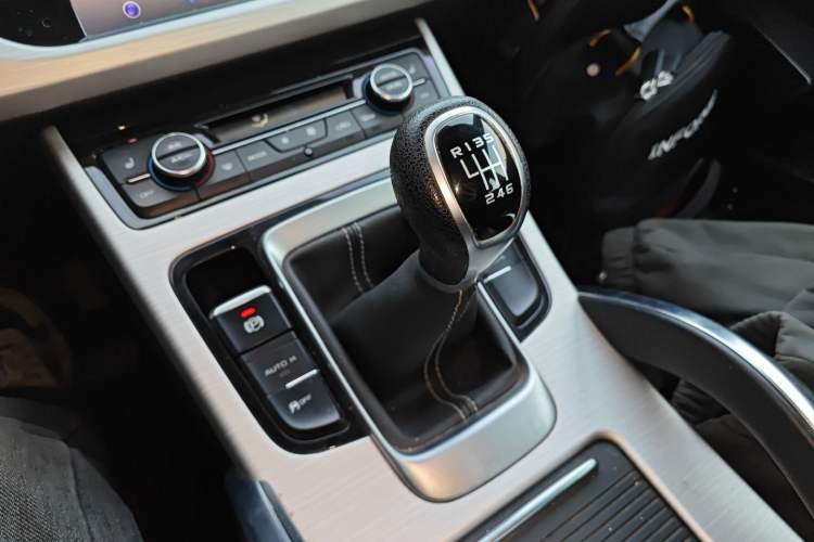 Used Geely Auto Emgrand X7 Sport 2018 1.8TD Manual Two-Wheel Drive Smart Connect 4G Internet Edition
