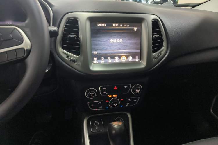 Used  Compass 2017 200T Automatic Family Edition