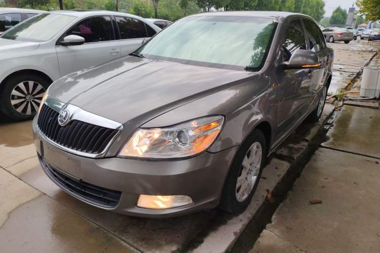 Used Skoda Octavia 2015 Classic Model 1.6L Manual Eado Version
