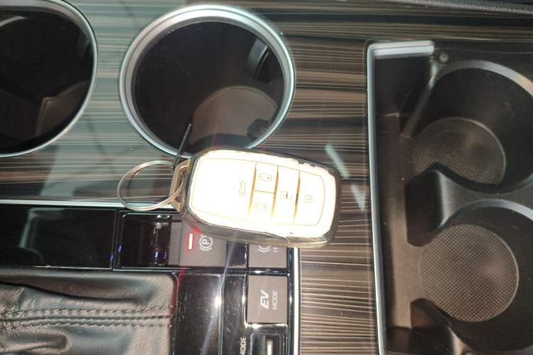 Used Toyota Granvia 2023 2.5L Hybrid Flagship VIP Edition