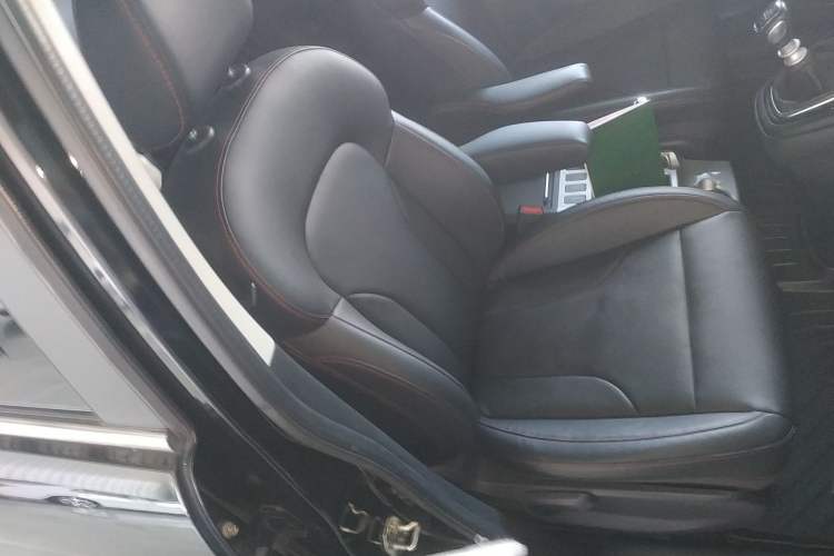 Used Haval H6 2016 Upgraded Model 1.5T Manual Two-Wheel Drive Elite Version
