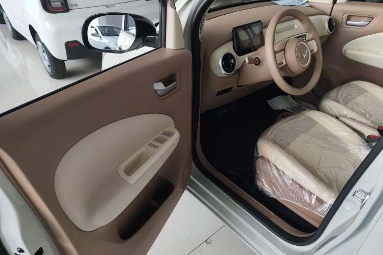 Used Wuling Hongguang MINIEV 2025 Four-Door Version Advanced Edition
