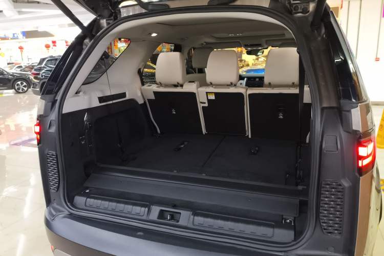 Used Land Rover Discovery 2023 300PS S